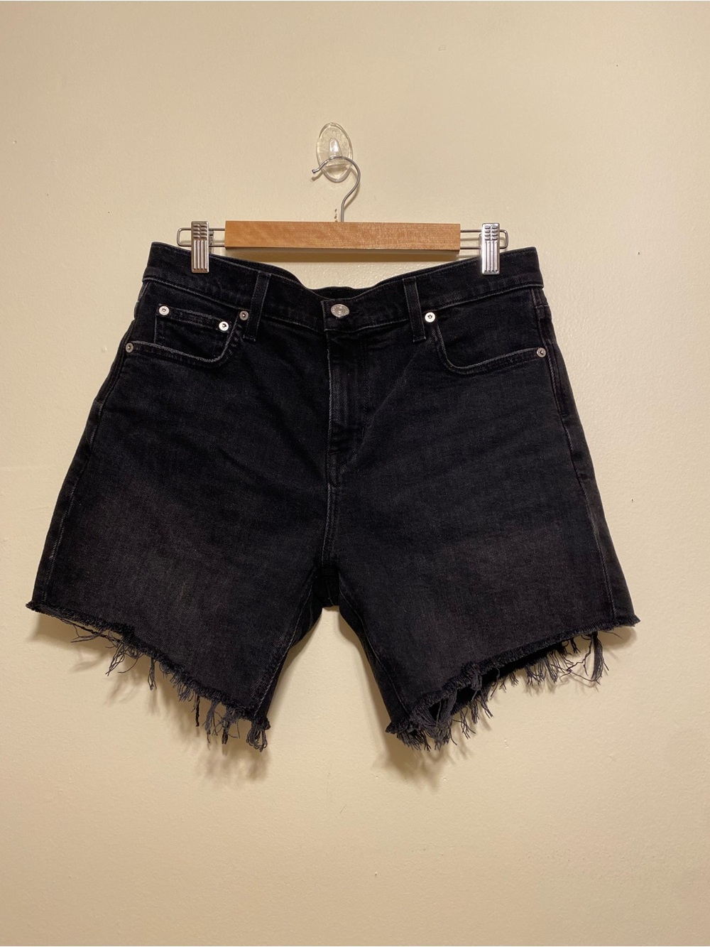 AYR Black Frayed-Hem Denim Shorts. Size 27